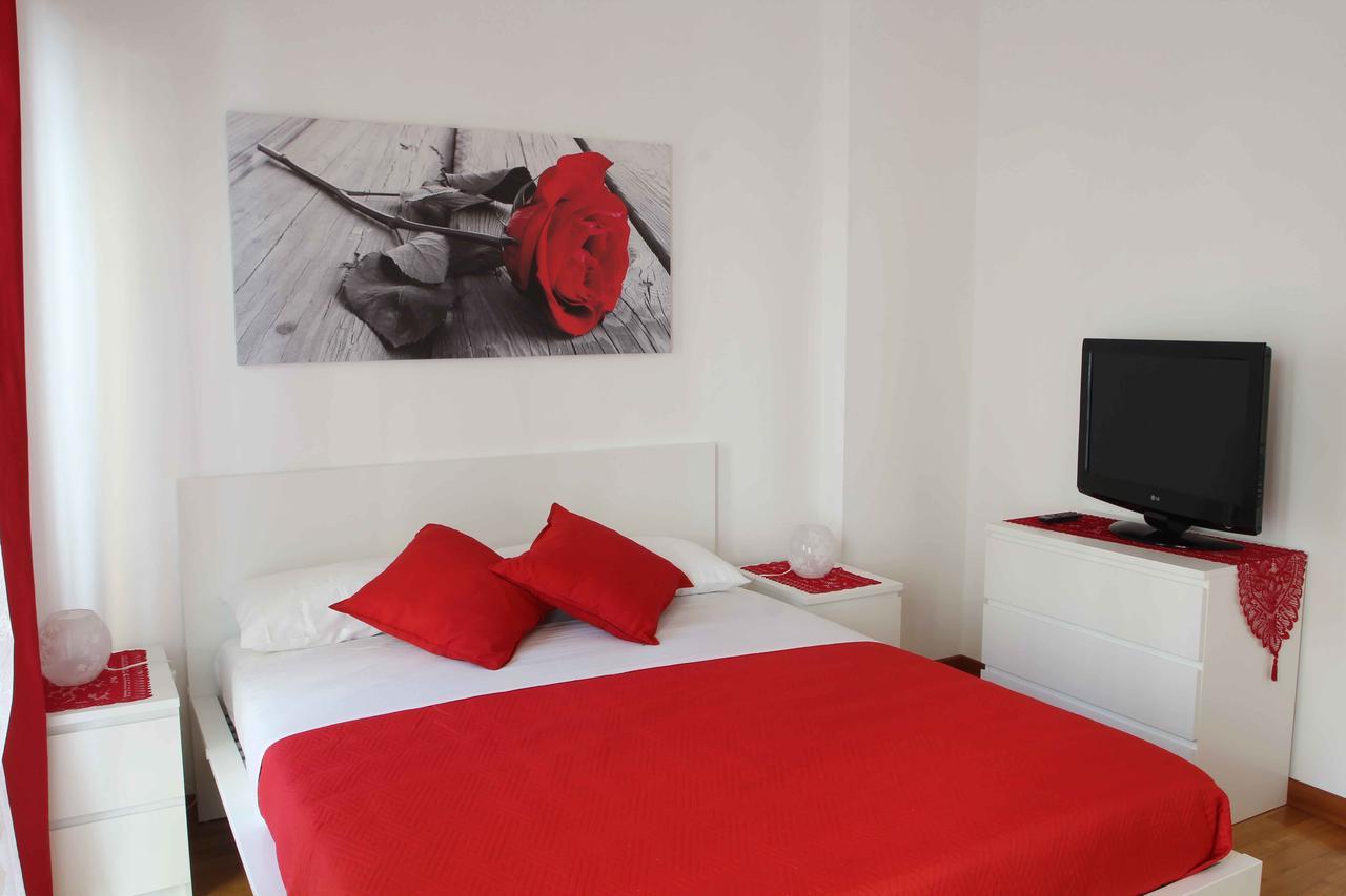 Apartment De Rossi Bari Exterior photo